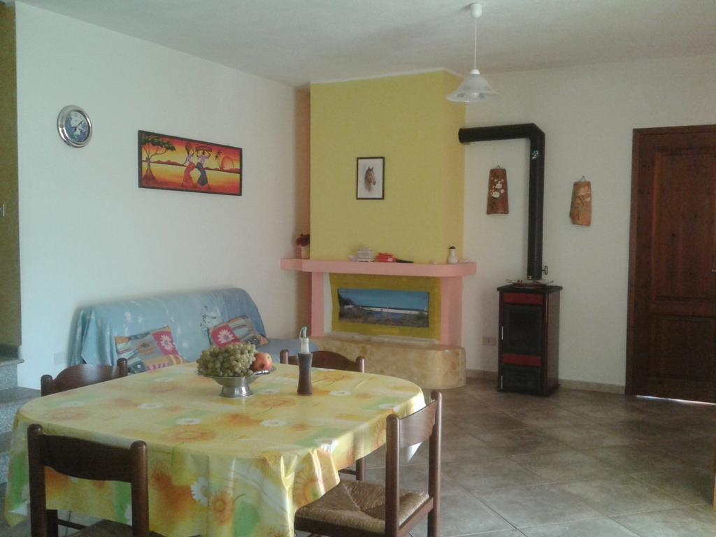 Appartamento Sa Funtana Кардеду Стая снимка